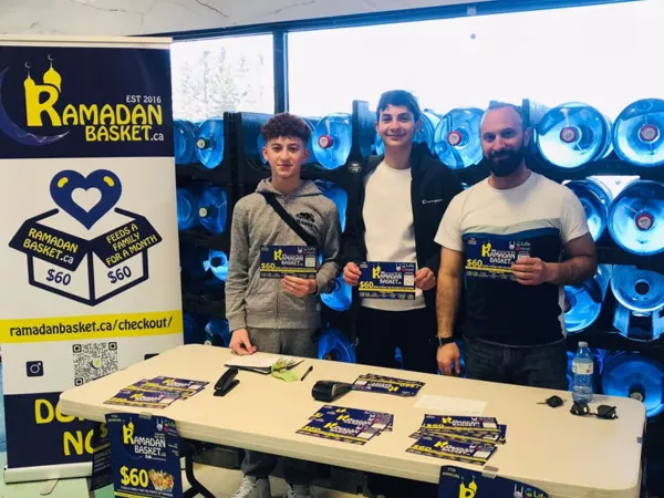 Group photo of volunteers and recipients with baskets